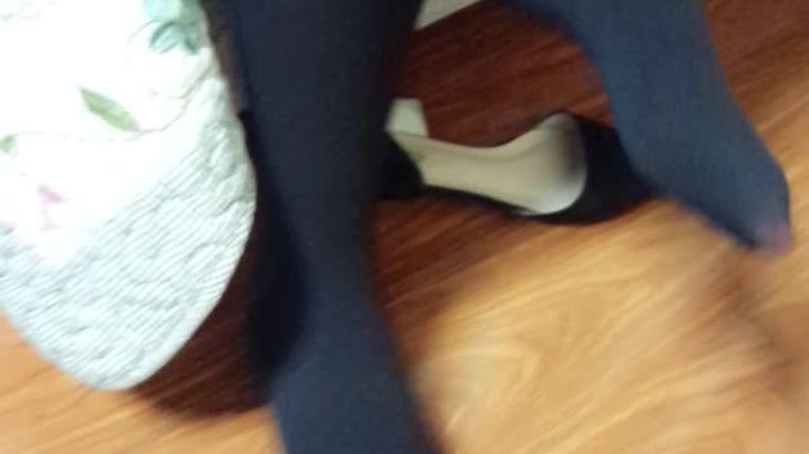 【船袜小兔】性感御姐 丝足情景剧之黑丝调效 2