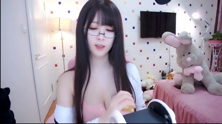 【娜娜】ASMR舔耳福利 4