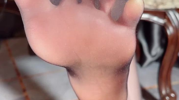 【易直播颜颜】粉丝自录丝足投稿 13