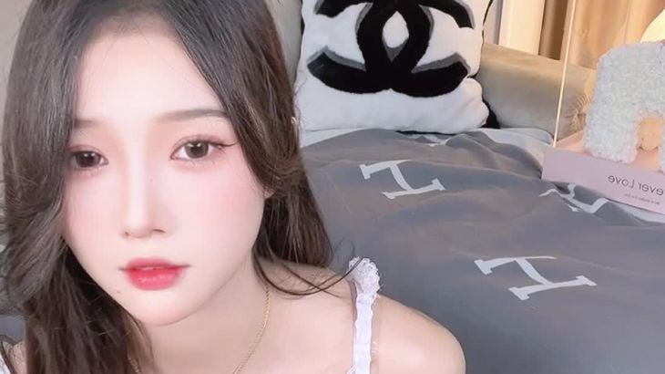 【小小奶瓶】最新粉丝福利之吊带