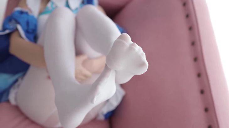 卡通服妹子的白色丝袜