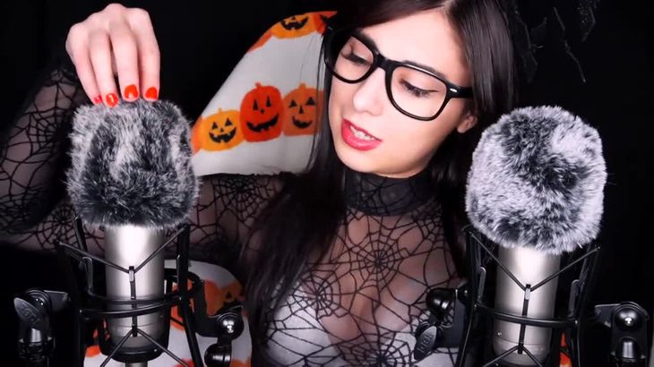 ASMR-Fluffy-Mic-Scratching-to-Tingle-your-BONES–(w_-HALLOWEEN-Trigger-Words-and-Soft-Whispers)