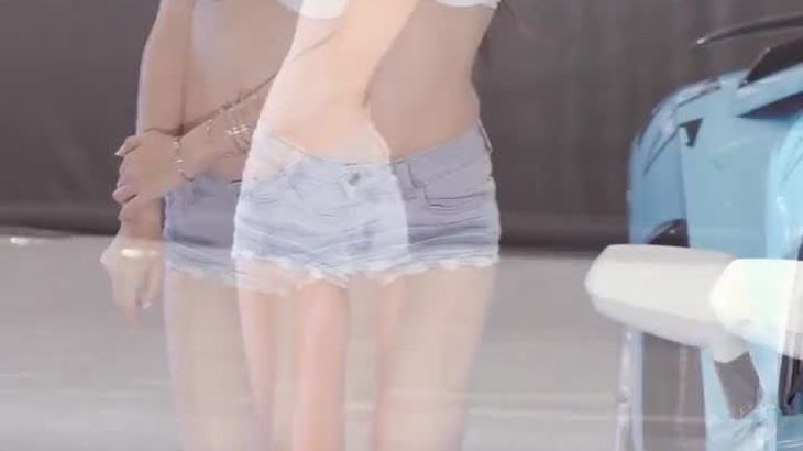 车模小姐姐身材高挑