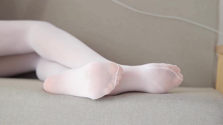 白丝妹子沙发秀jio