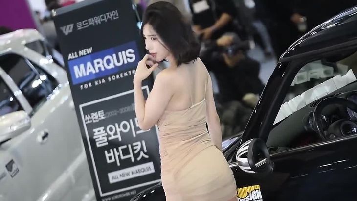 超清性感车模很火辣的妹子