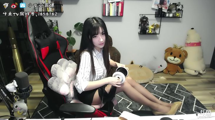 ASMR-LUNA-Sleep_Silk-stockings-massage-relaxation-(No-Talking)