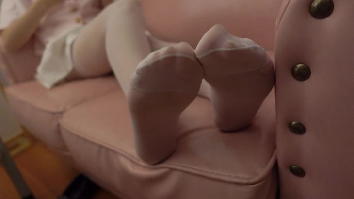 白丝美脚 湿漉漉滑溜溜的朦胧水嫩丝足