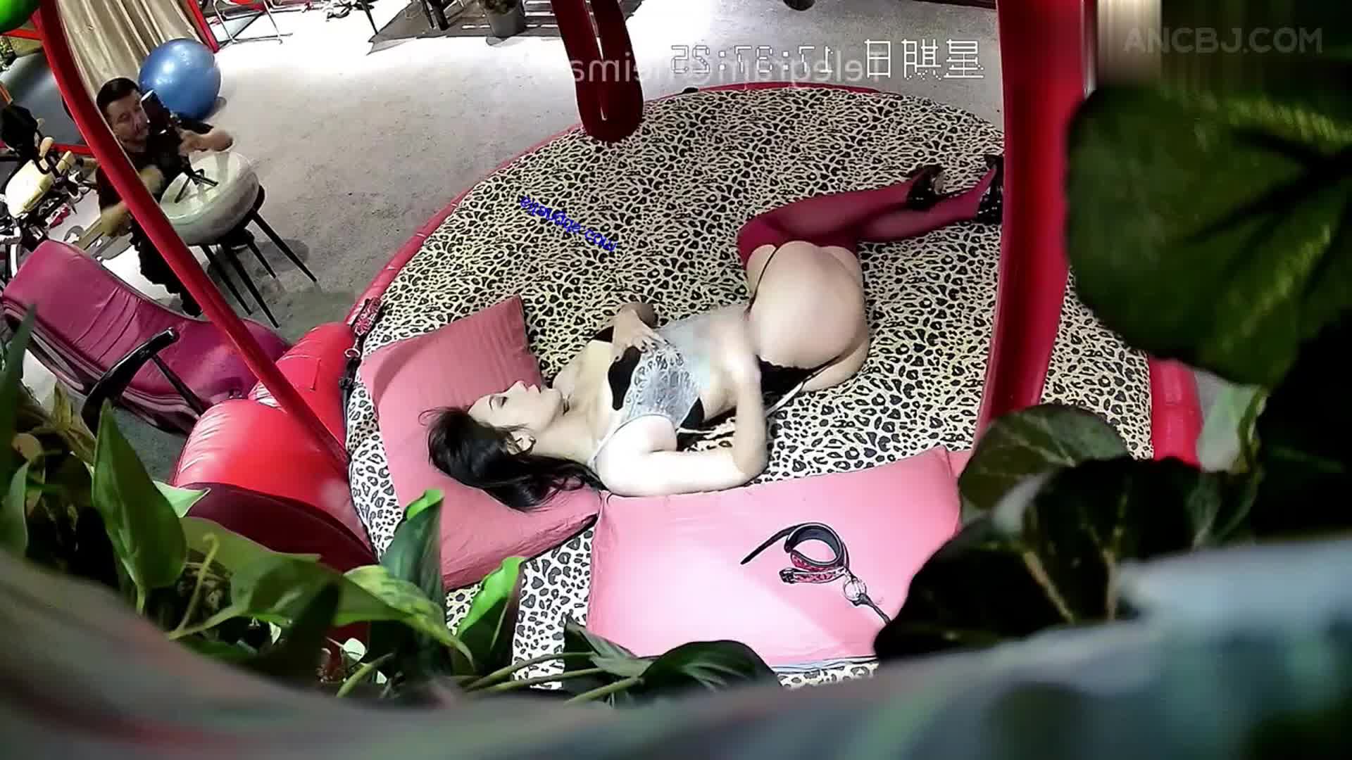 【小厨娘美食记】顶级网红粉丝私拍福利视频