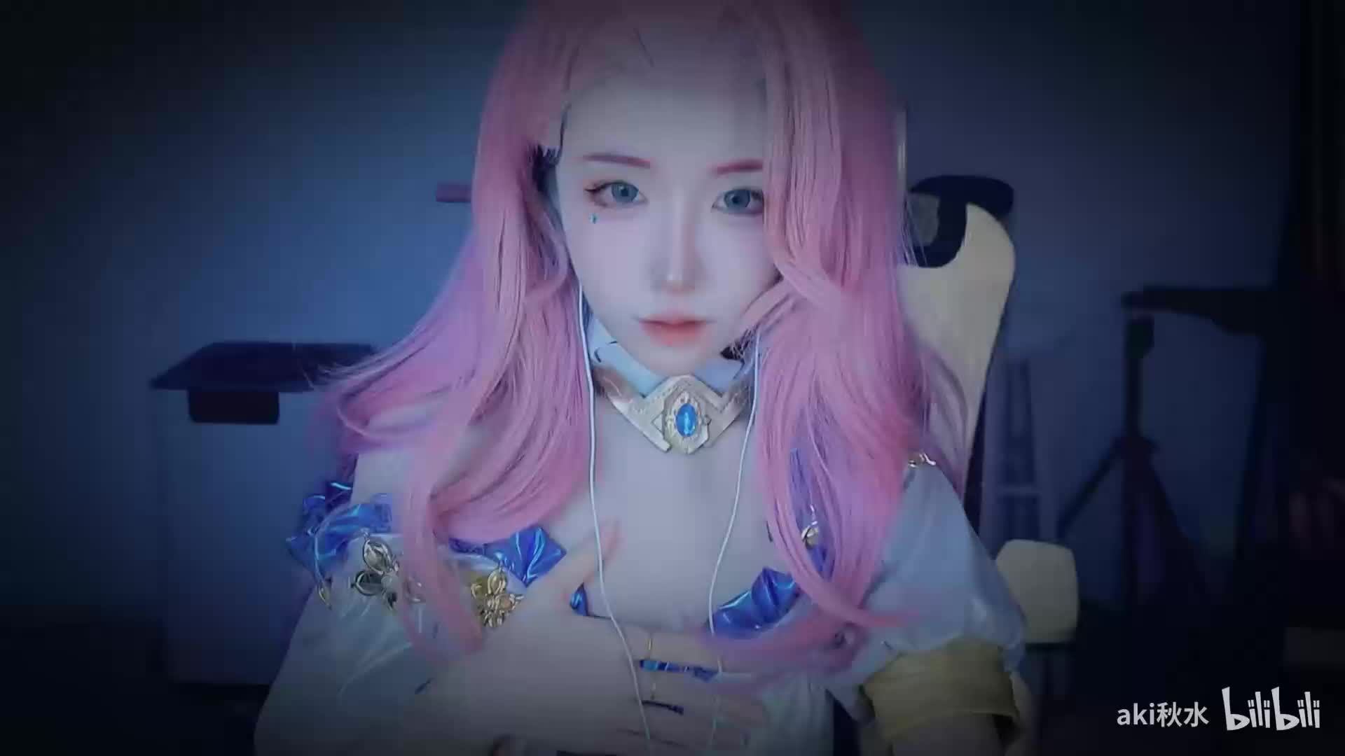 【aki秋水ASMR】秋水充电福利怼脸孔雀鱼采耳视觉触发哄睡视频集 1