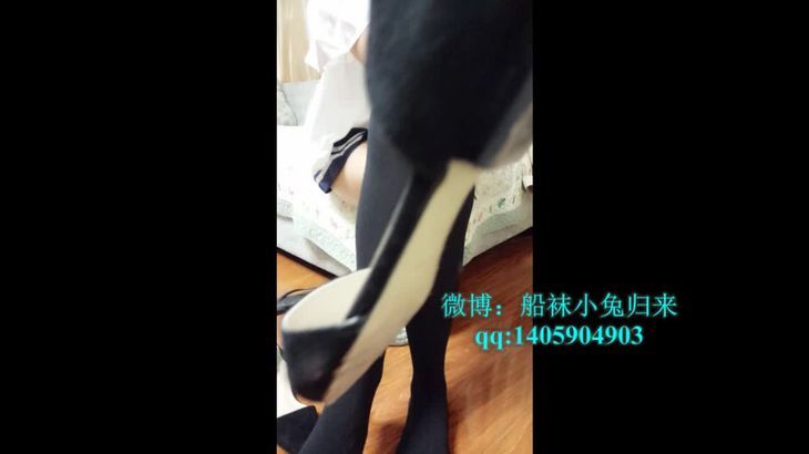 【船袜小兔】性感御姐 丝足情景剧之黑丝调效 5