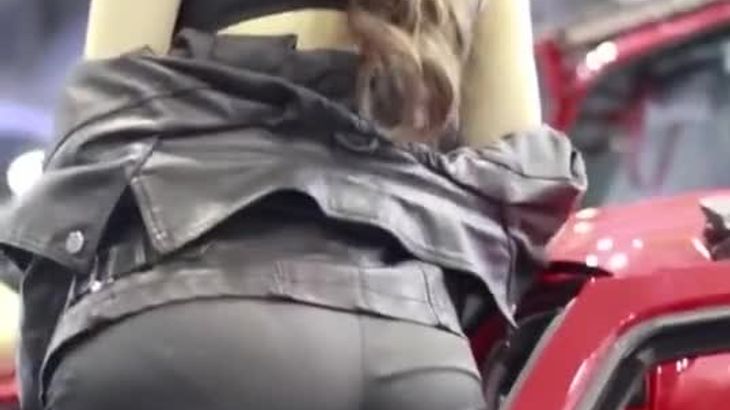 韩国车模金发美女超短裤黑丝