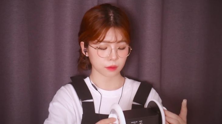 ASMR-잠이-소로록-쏟아지는-4가지-팅글-귀마사지│맨손-로션-오일_꿀-Ear-massage