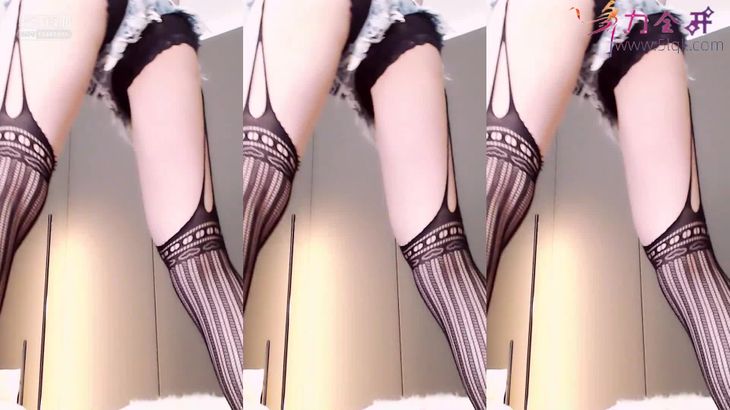 【虎牙未来小宝宝】低视角吊带丝袜