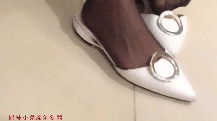 【船袜小兔】性感御姐 丝足情景剧之大吉大利,今晚吃鸡! 1