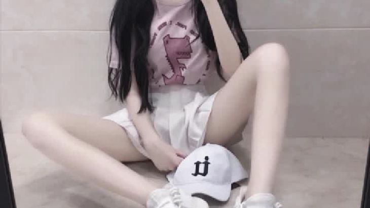 【Aki秋水ASMR】喂你吃大虾~保鲜膜喷水按摩