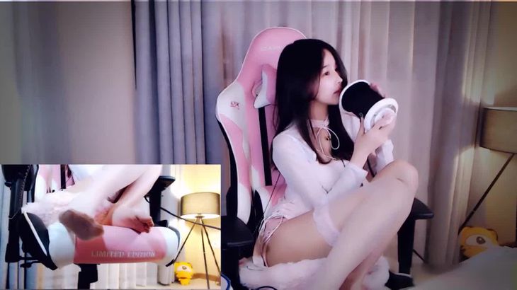 ASMR@小小奶瓶儿 白色旗袍vr助眠