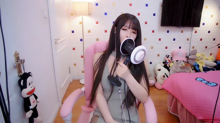 【娜娜】ASMR舔耳福利 1