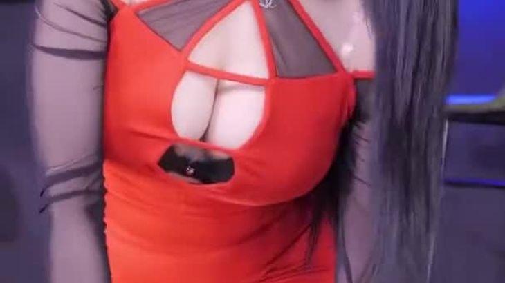 酒吧女神红色连衣裙的诱惑