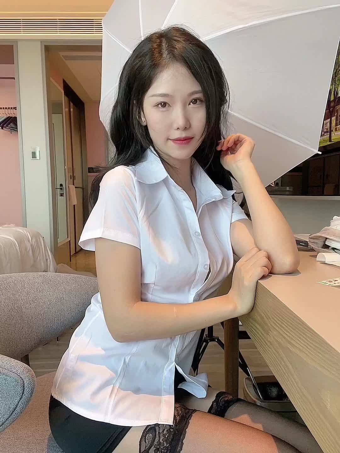 【抖娘利世】火爆高颜值网红美女 最新剧情神作 黑丝老师 经典模拟偷人打电话