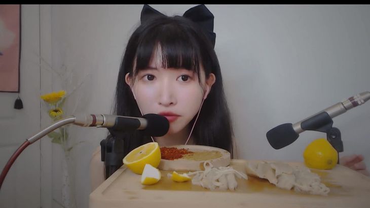 ASMR-Enoki-Mushroom-eating-sounds‘金针菇和鸡腿菇的咀嚼音