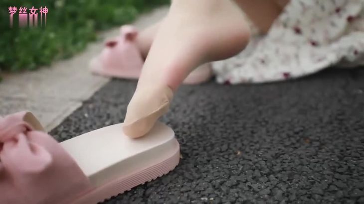 梦丝女神街边拍摄