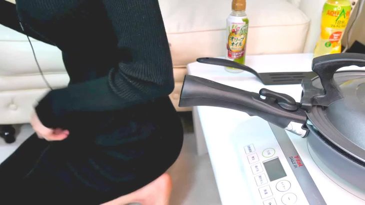 ASMR@利香 お料理♡私服ワンピでお好み焼き作る！