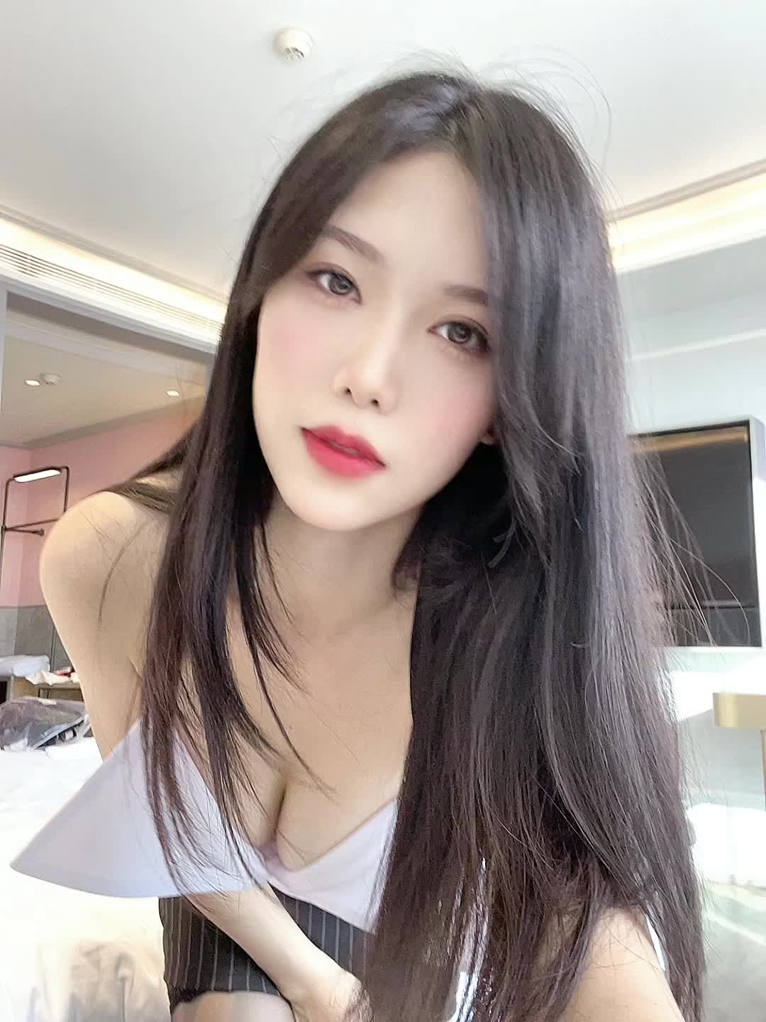 【抖娘利世】微密圈视频福利 4