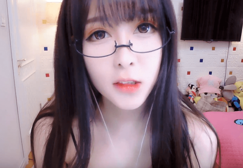 娜娜Sweet性感酥胸 刺激舔耳ASMR视频.