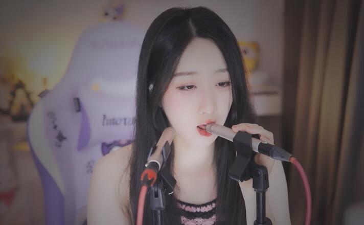 绮夏ASMR 小蛇挑逗麦克风.
