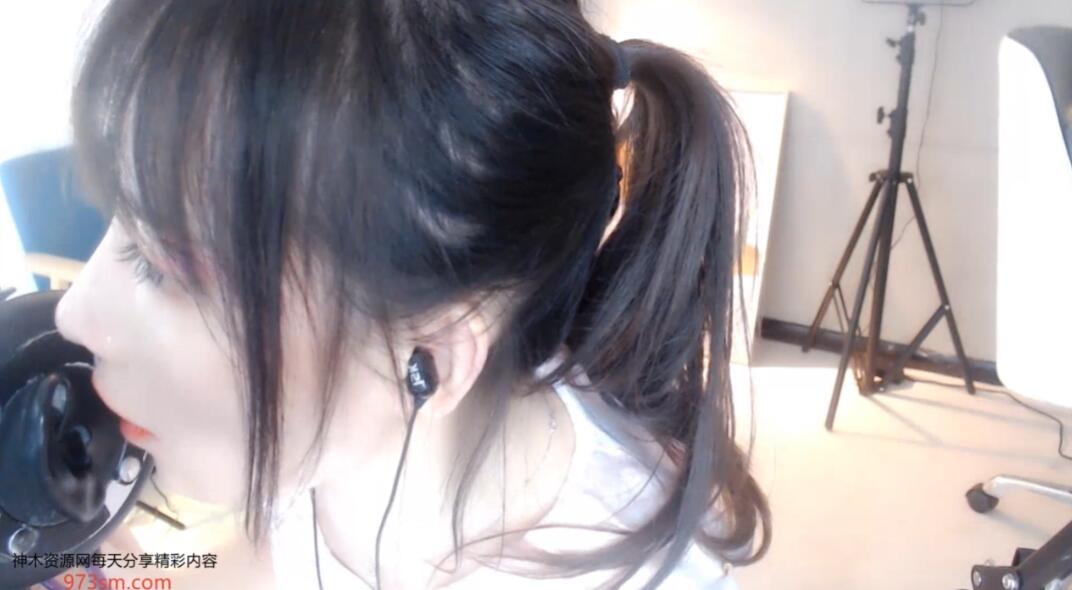 虎牙阿稀稀大魔王22期视频—无美颜视角.