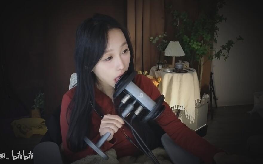 酥酥学姐 ASMR 舔耳.