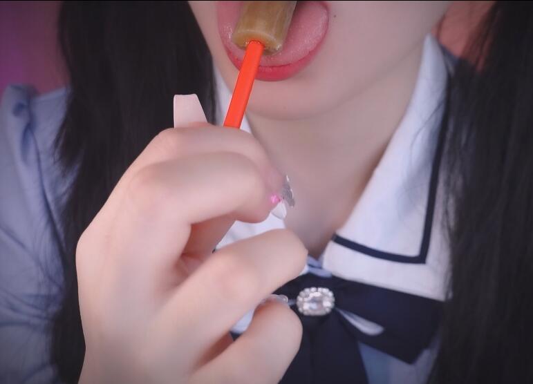 小羊喵 哥哥请小羊吃根棒棒糖好不好~.