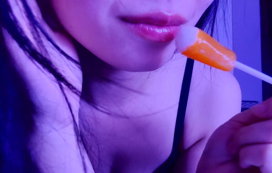 恰恰恰饭小斯 来让口腔湿润润的恰个棒棒糖.