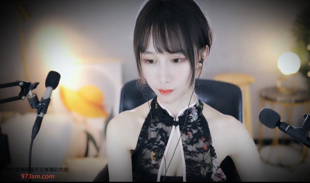 虎牙阿稀稀大魔王24期旗袍—露脸视角.