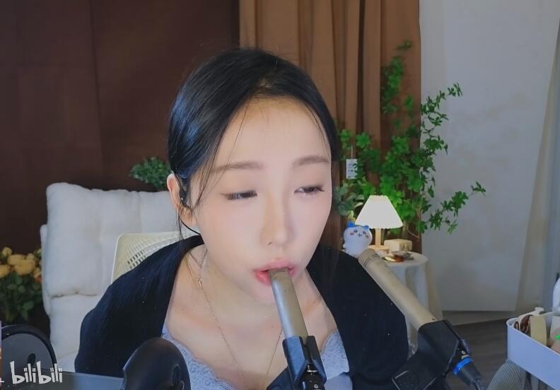 酥酥学姐ASMR 灵活的小蛇头.