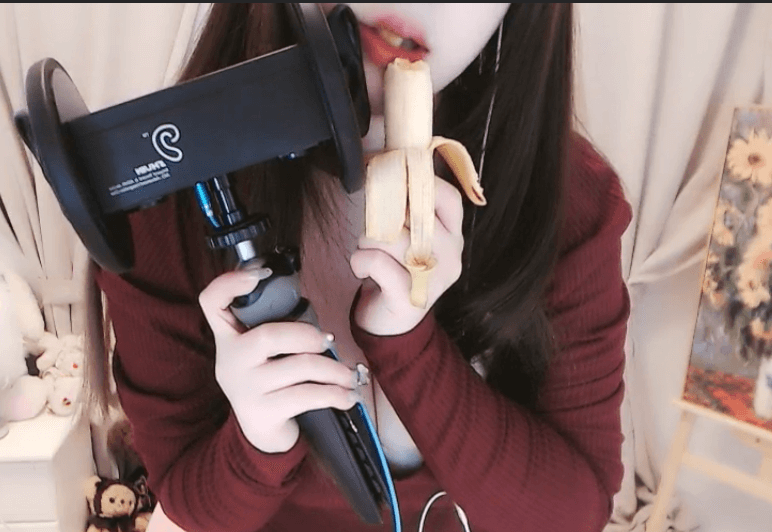 斗鱼尤猫醒醒ovo喂你吃香蕉飞机礼包.