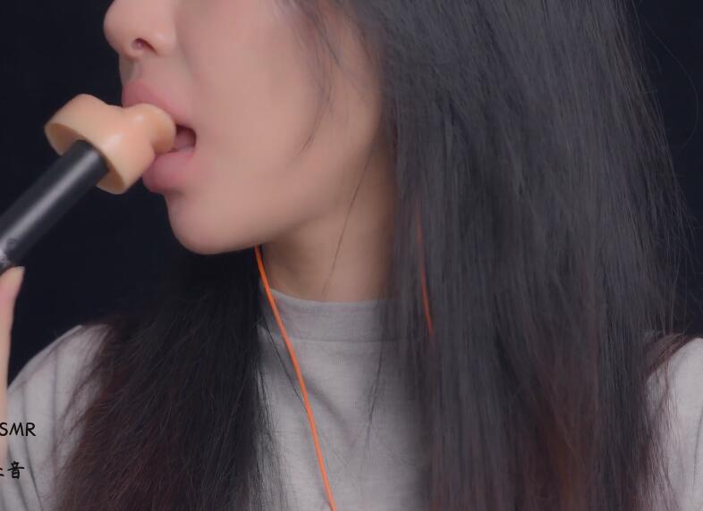 小萌ASMR 湿润的耳部清洁丨口腔音.