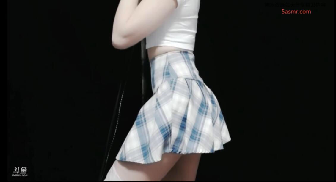 斗鱼大波板朵朵蓝色jk短裙.