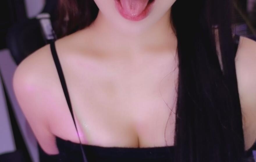 桃子baby姐姐的超顶舌头视角口水拉丝.