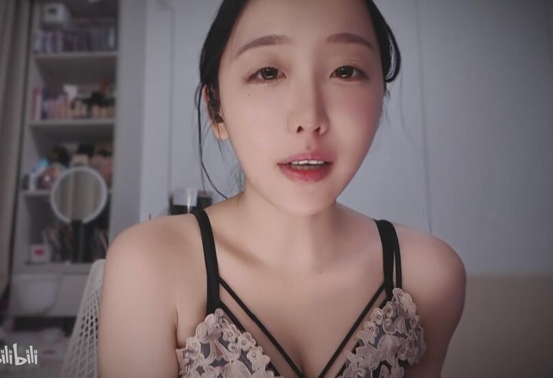 酥酥学姐ASMR 被同学妈妈照顾2.