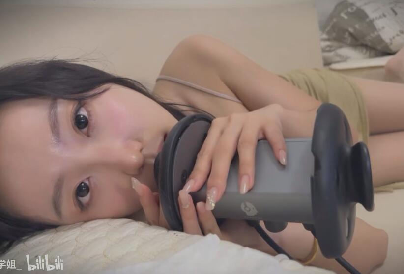 酥酥学姐 沉浸式第一视角 马油白丝女友搂搂睡觉  轻声呢喃.