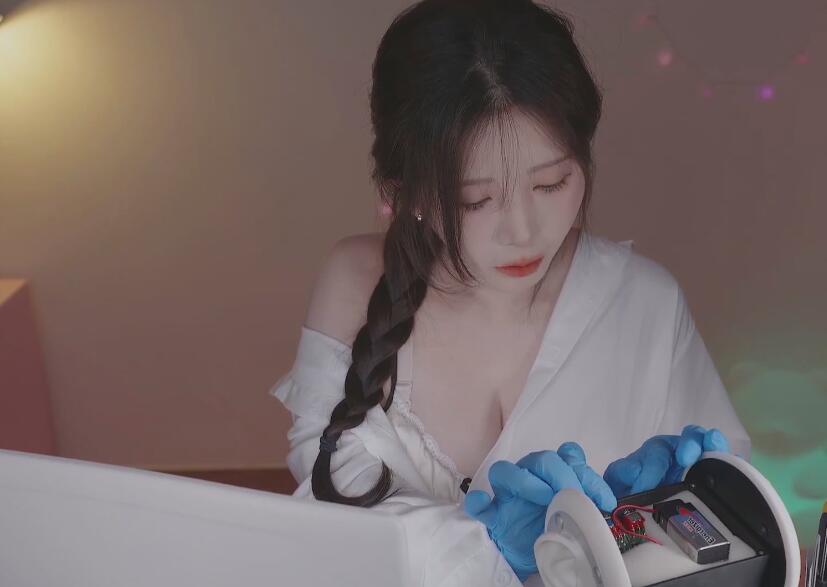 Yoon ying ASMR 奇怪的塔罗店和夜间的奇怪访客.