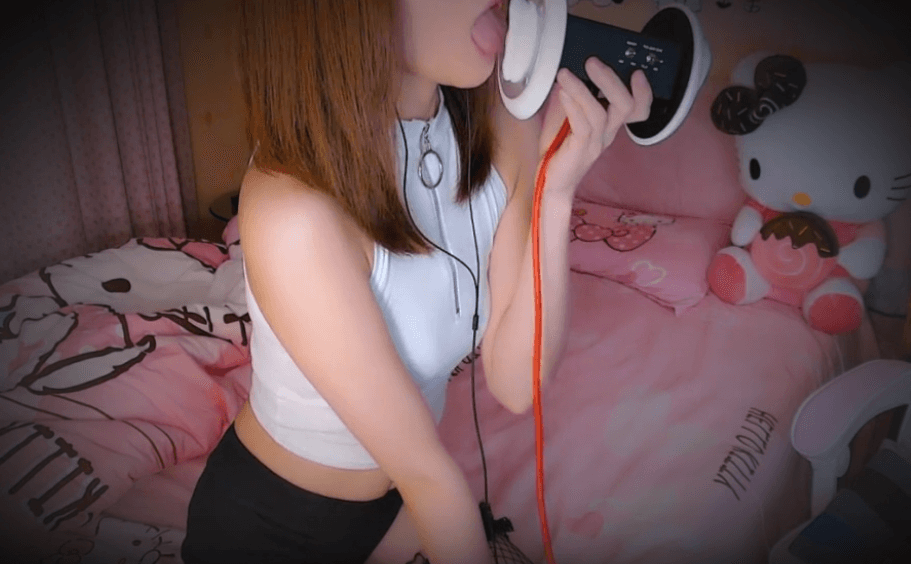 沐醒醒的床上舔耳 火箭系列.