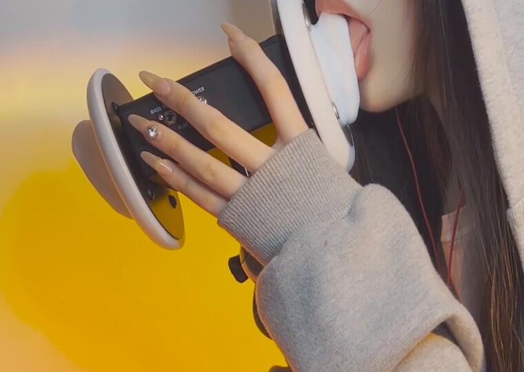 小米ASMR 第一次舔耳TAT啊啊啊啊啊!!!.