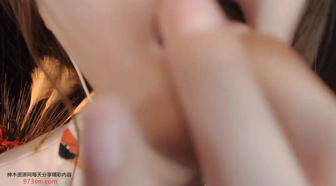 虎牙小太阳贼大  舔 吃手指.