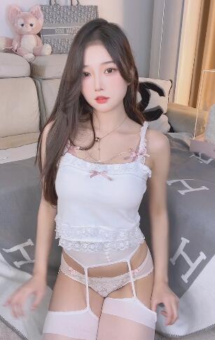 小小奶瓶儿写真 纯欲吊带.