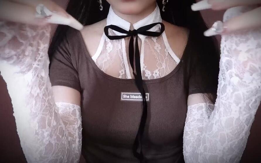 小羊喵 小调皮假装捂住哥哥的耳朵~.