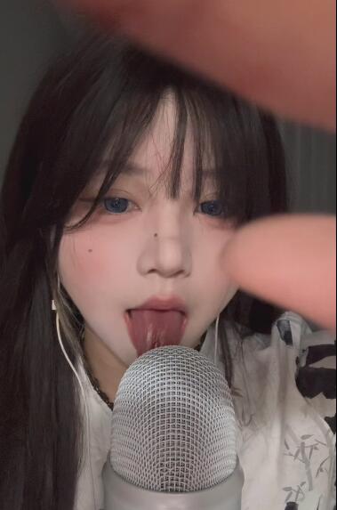 啵啵眠眠 果酱口水画.