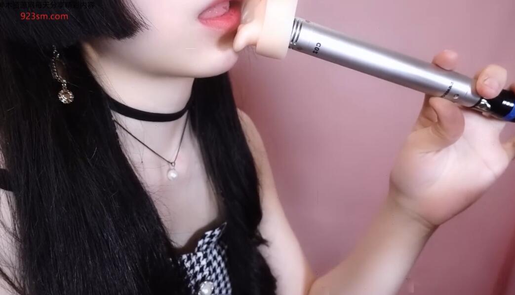 小羊喵舰长-近距离的小舌头.