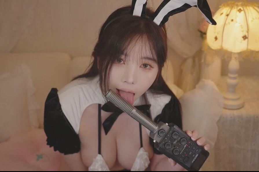 Yoonying ASMR 让年轻男友入睡的最后一步.